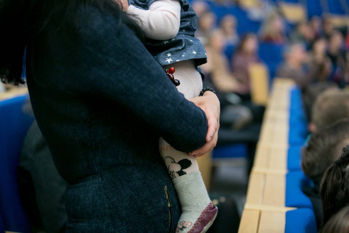 Siūlo, kad norinčios įsivaikinti šeimos turėtų gauti ir savo vaikų sutikimą tam