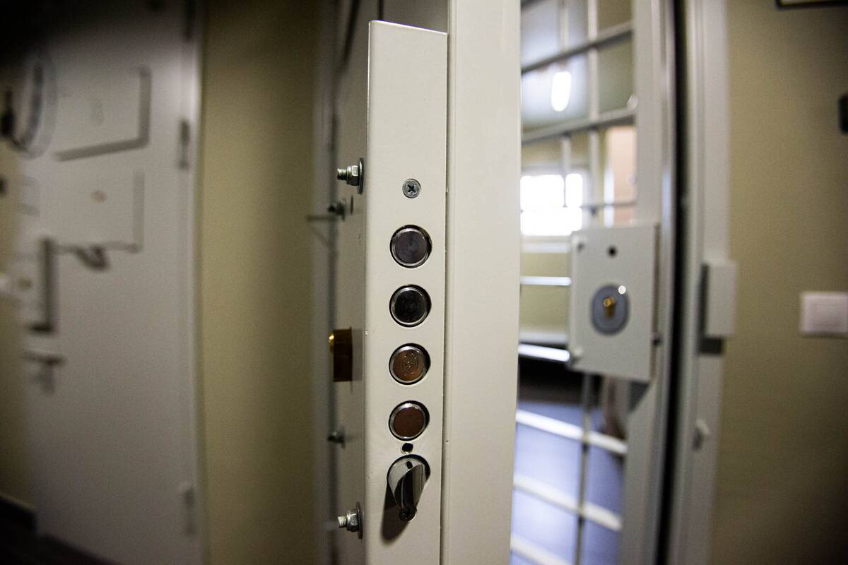 Policijos komisariate girtas sulaikytasis sulaužė radiatorių