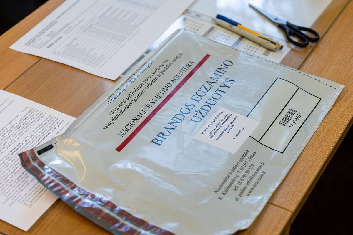 Nuo privalomų egzaminų atleidžiami abiturientai galės pretenduoti į aukštąsias mokyklas
