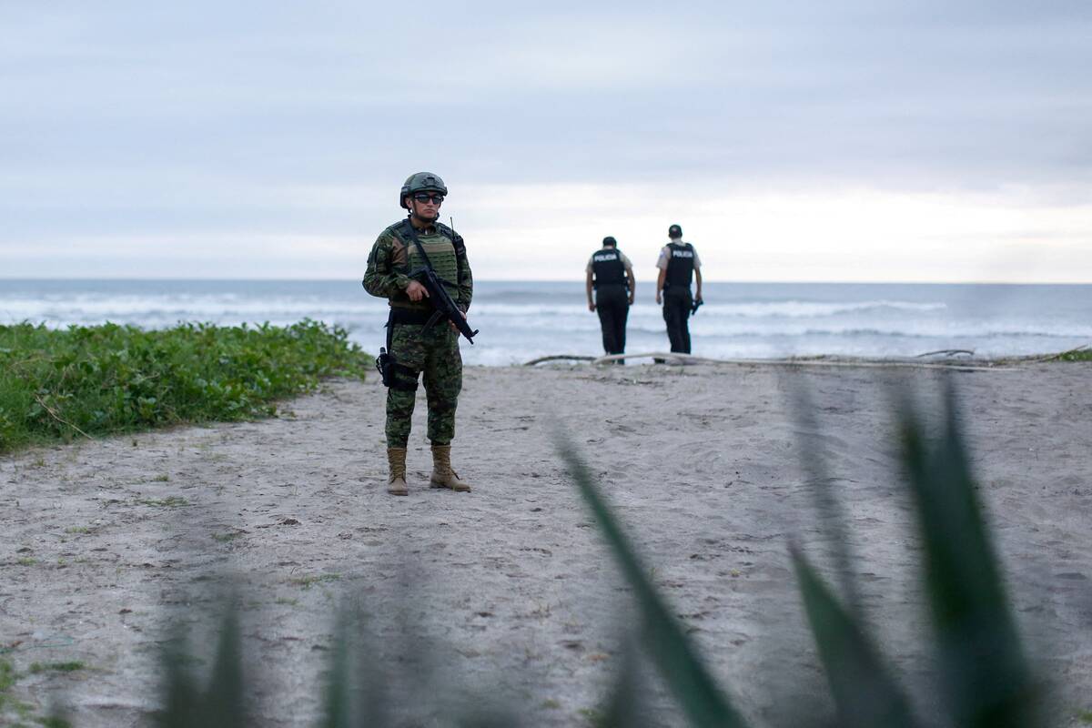Paplūdimyje rastas perspėjimo ženklas – pakabintos žmonių galvos