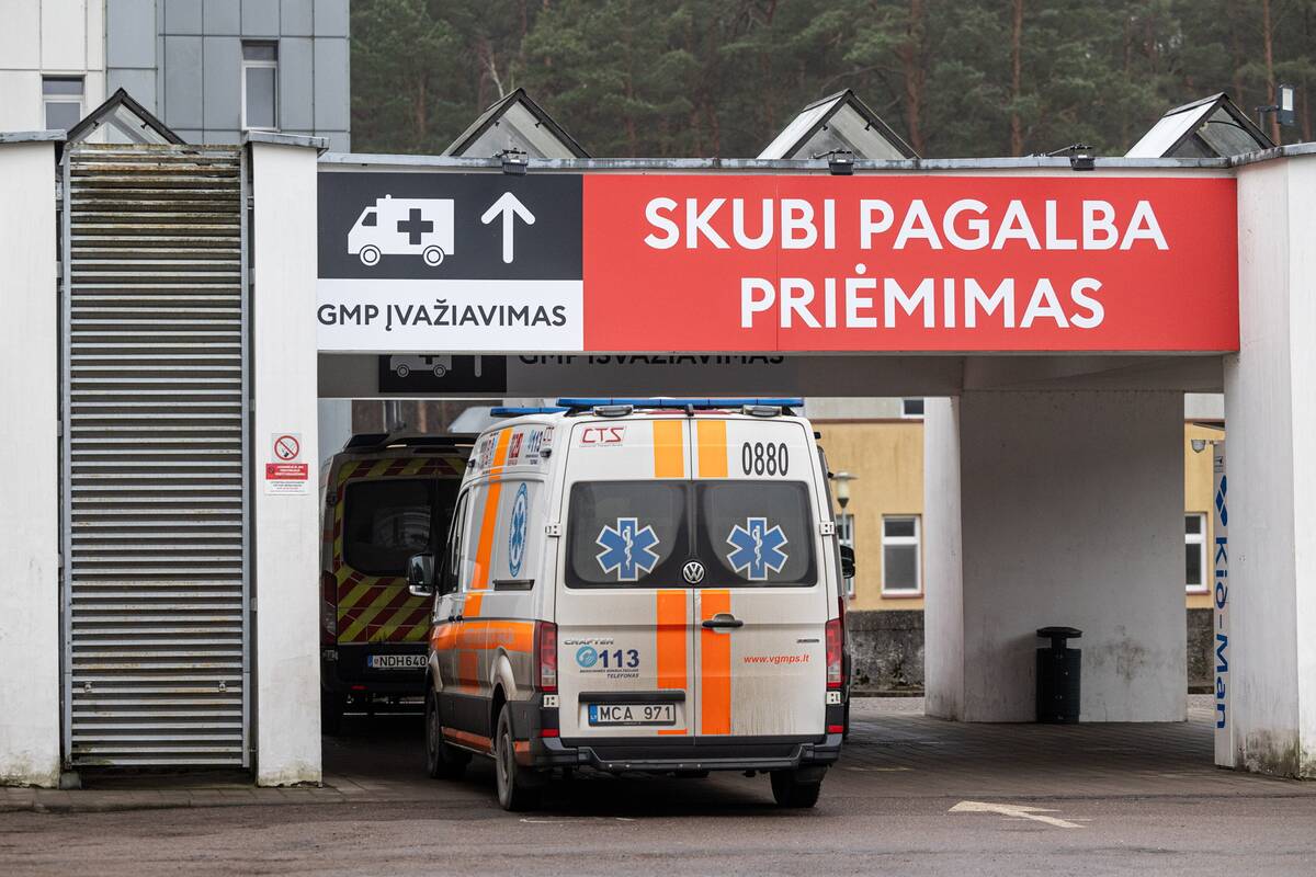 
<span>Vilniuje – medikų brigados avarija: po smūgio nukentėjo viduje buvęs mažametis pacientas</span>
