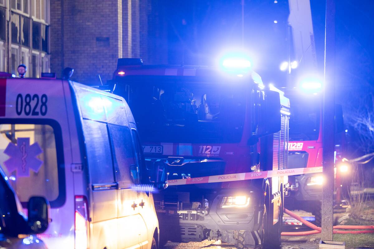 Gaisrai daugiabučiuose: degė indaplovė ir gartraukis