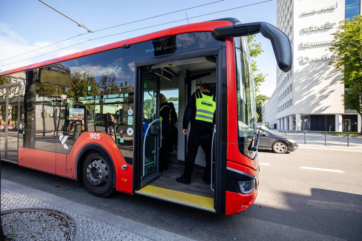 Kaune keičiasi viešojo transporto bilietų kainos, kontrolė ir važiavimo sąlygos