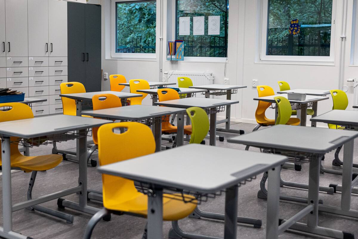 Siūlo reglamentuoti paskaitų skaitymą mokyklose