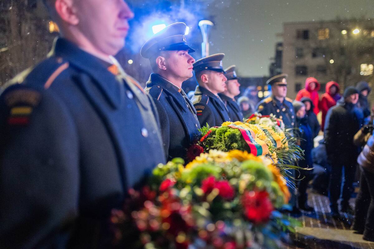 Atminimo laužų uždegimo ceremonija prie Vilniaus televizijos bokšto