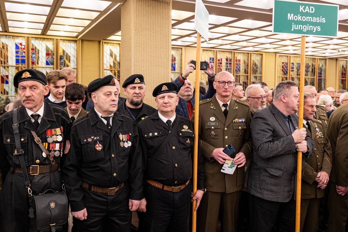 Iškilminga Laisvės gynėjų rikiuotė ir jų susitikimas Seime