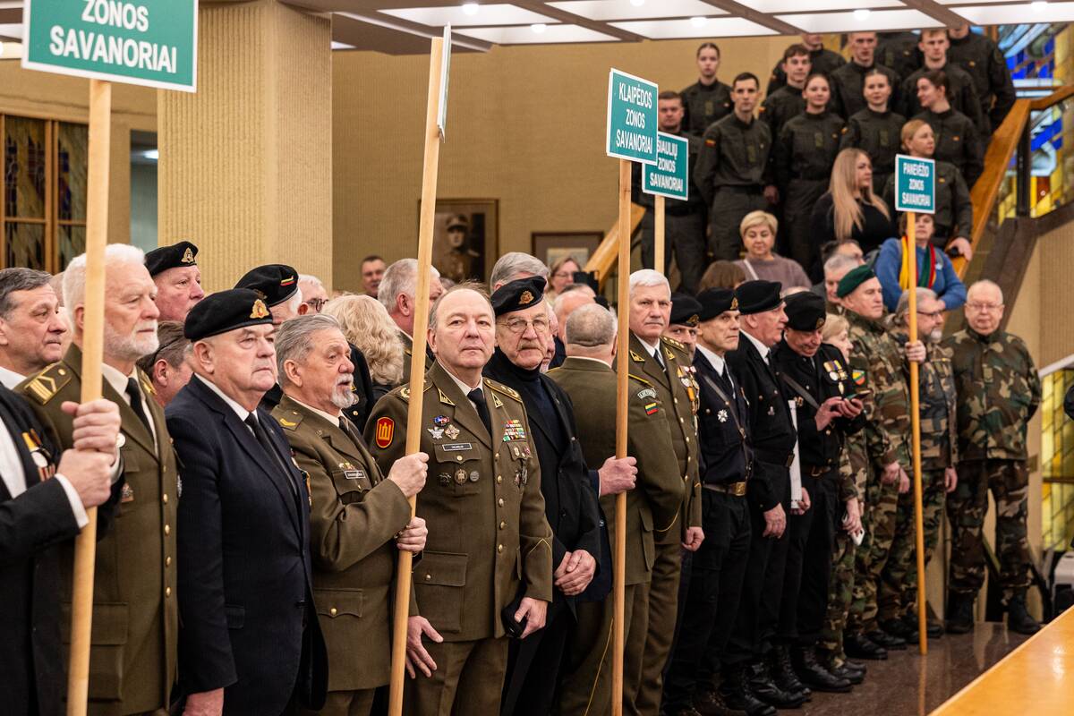 Iškilminga Laisvės gynėjų rikiuotė ir jų susitikimas Seime