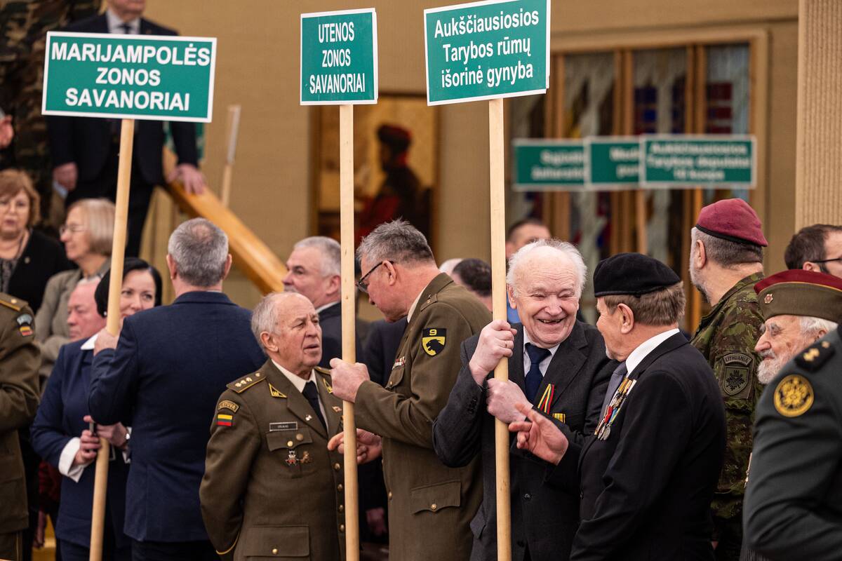 Iškilminga Laisvės gynėjų rikiuotė ir jų susitikimas Seime