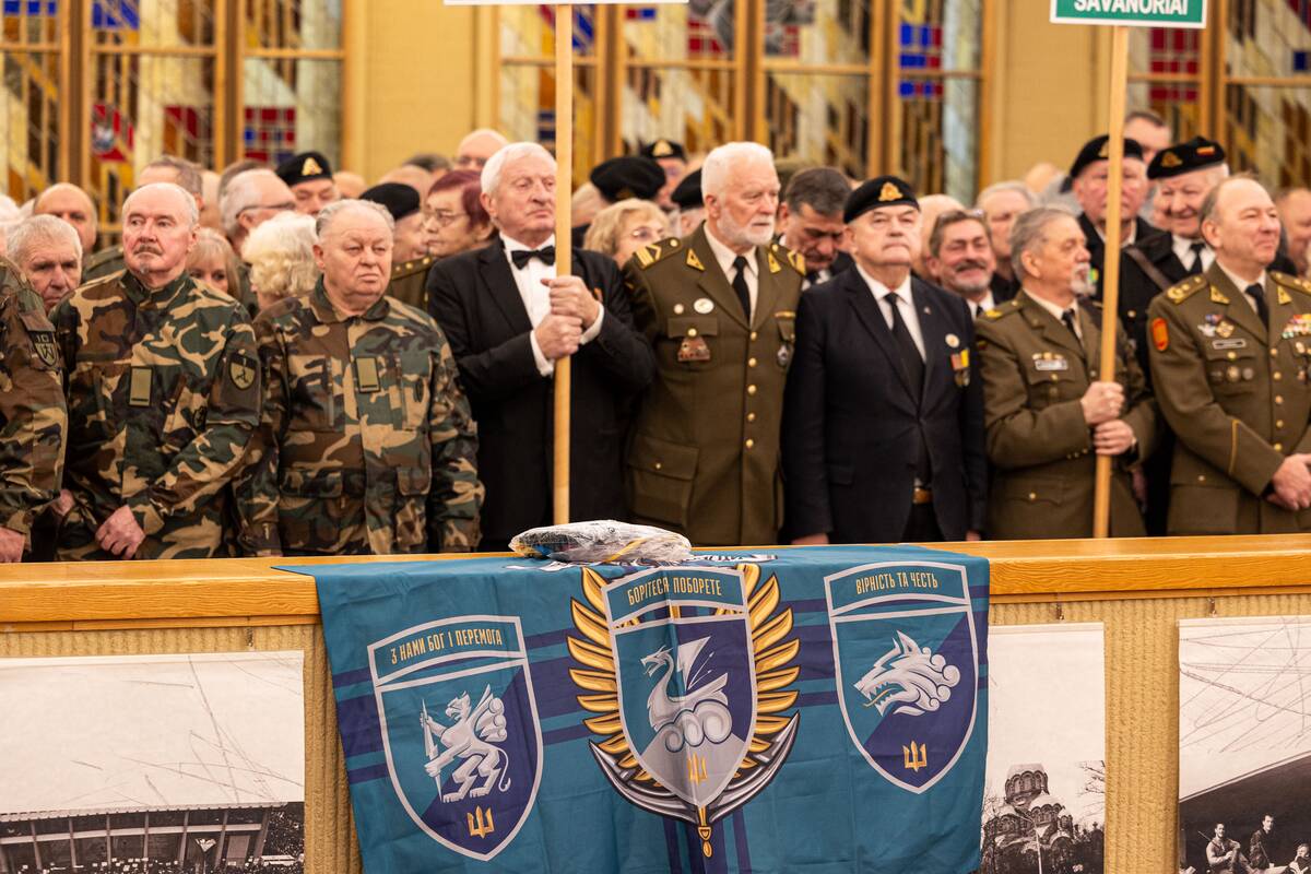 Iškilminga Laisvės gynėjų rikiuotė ir jų susitikimas Seime