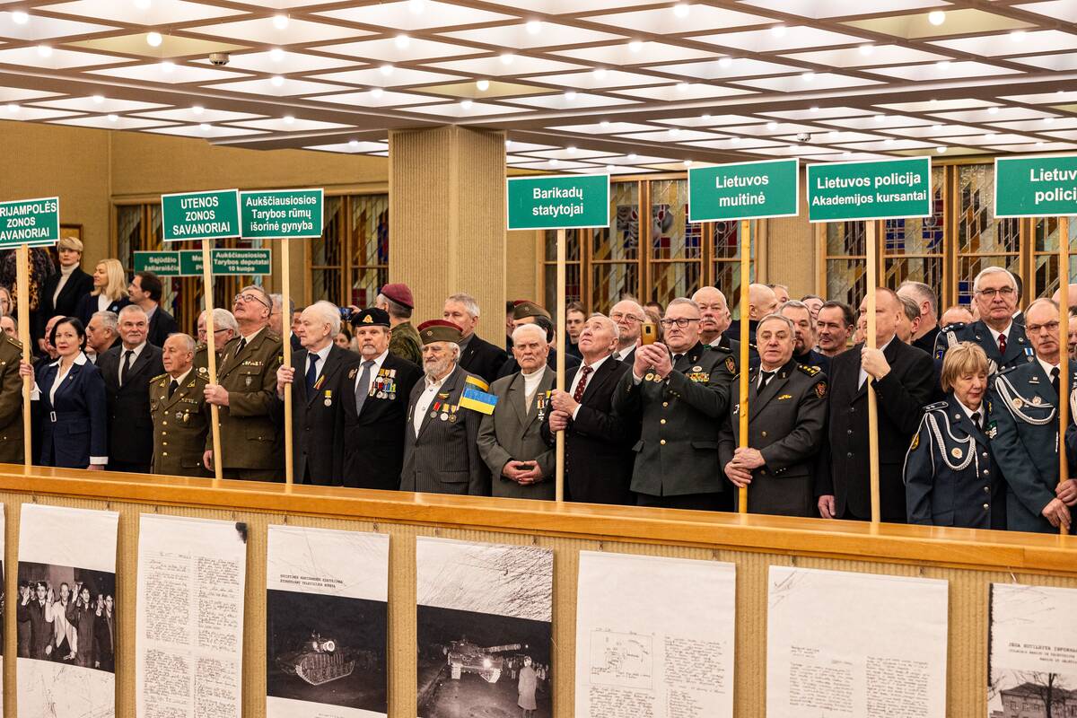 Iškilminga Laisvės gynėjų rikiuotė ir jų susitikimas Seime