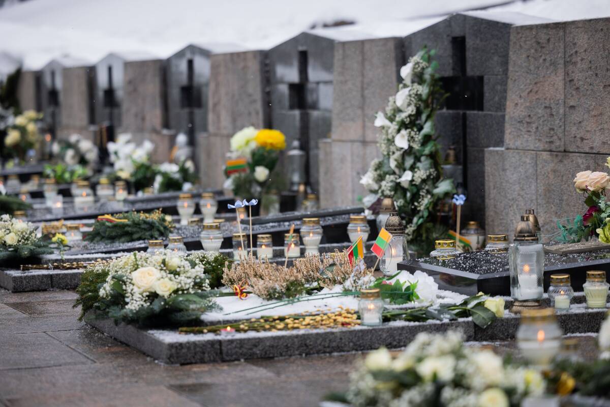 Žuvusiųjų pagerbimo ceremonija Vilniaus Antakalnio kapinėse