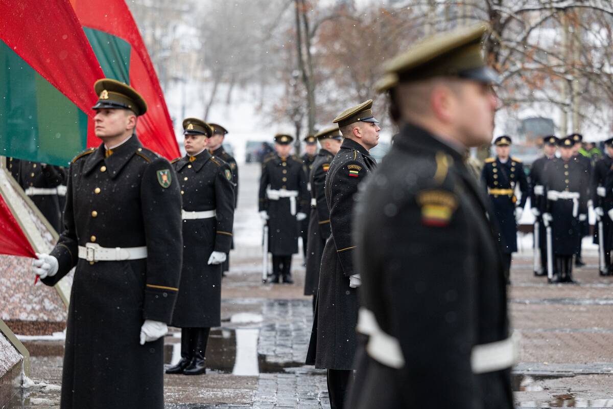 Valstybės vėliavos pakėlimo ceremonija Nepriklausomybės aikštėje