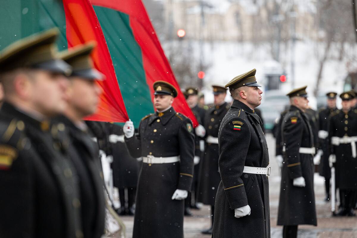 Valstybės vėliavos pakėlimo ceremonija Nepriklausomybės aikštėje