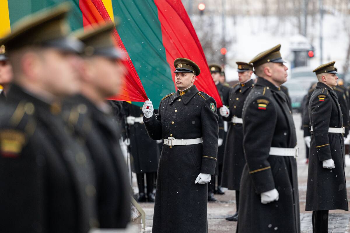 Valstybės vėliavos pakėlimo ceremonija Nepriklausomybės aikštėje