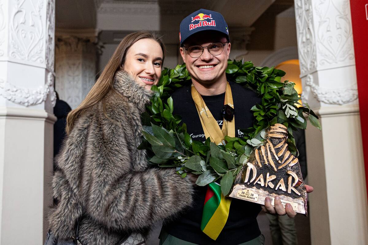 Vilniaus oro uoste džiugiai pasitikti iš Dakaro sugrįžę lietuviai