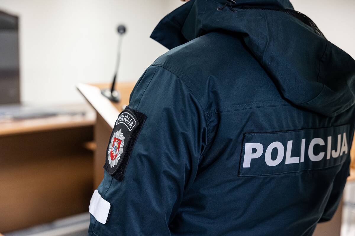 Klaipėdietis atidavė pinigus sukčiui, dėvėjusiam policininko uniformą