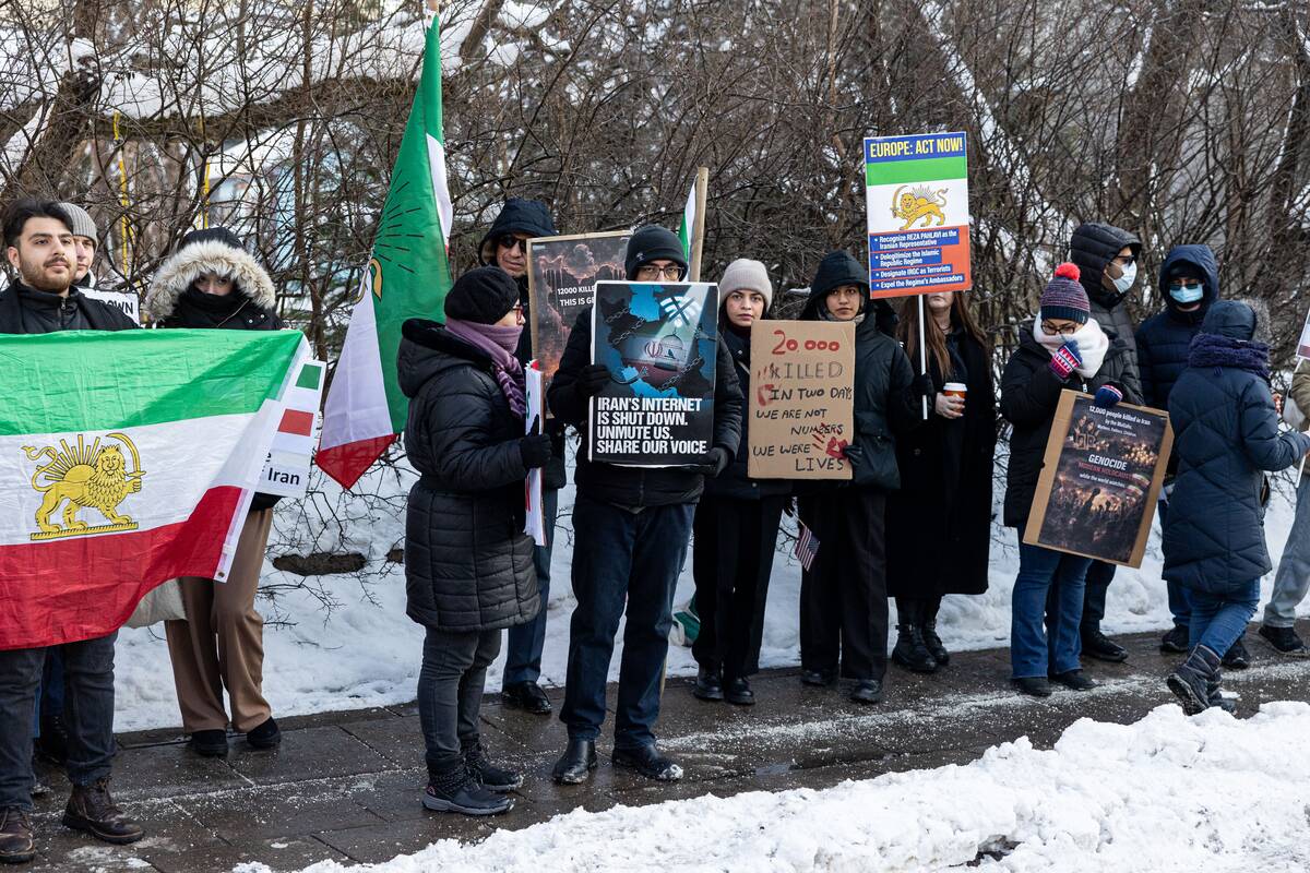 Iraniečių protesto akcija prie JAV ambasados prieš Irano režimą