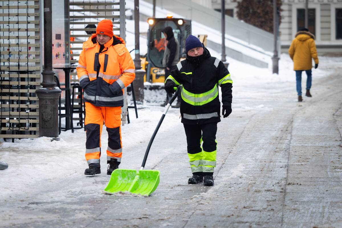 Kai kur gatvėse – chaosas: ragina atsisakyti nebūtinų kelionių