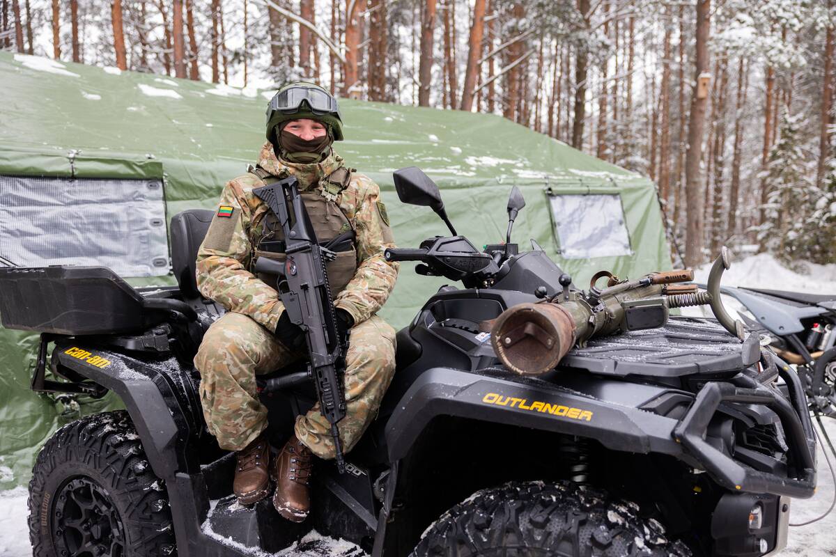 Nausėdų ir Danijos karališkosios poros susitikimas su kariais ir šauliais 