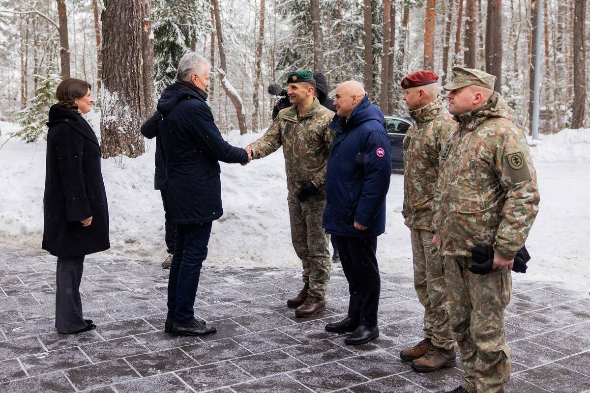 Nausėdų ir Danijos karališkosios poros susitikimas su kariais ir šauliais 