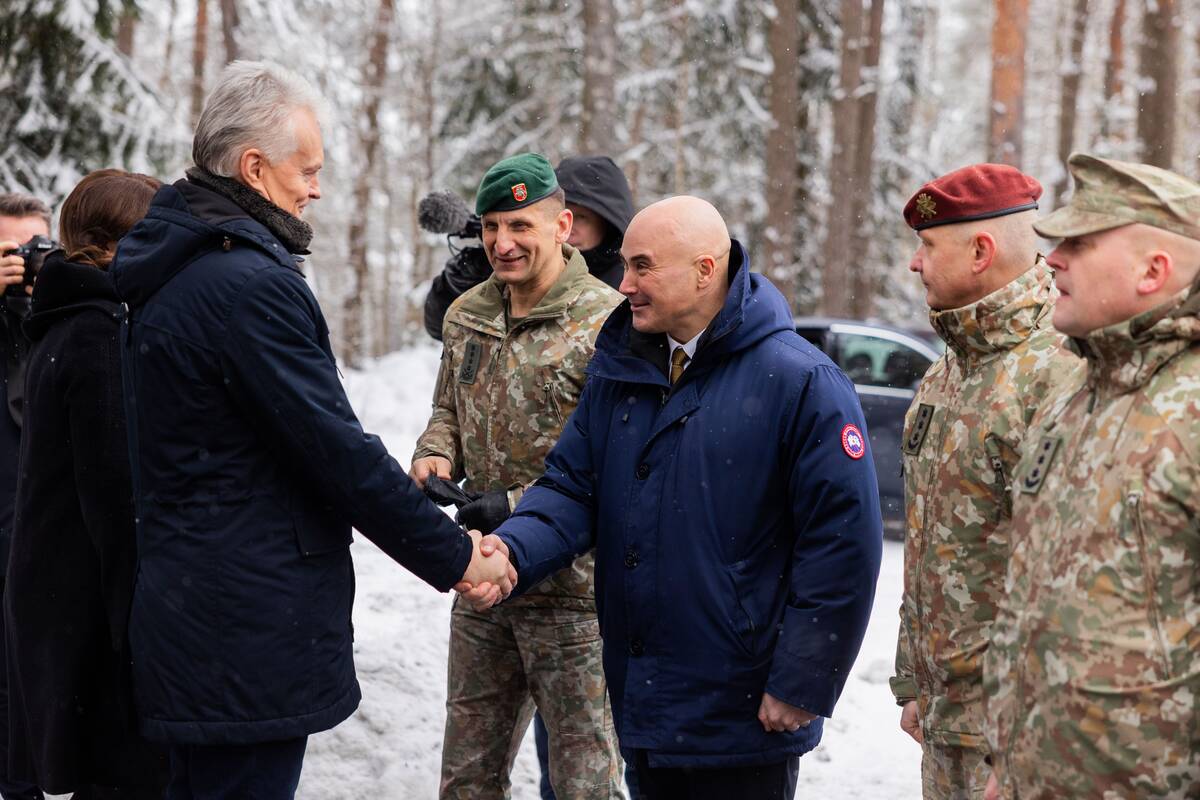 Nausėdų ir Danijos karališkosios poros susitikimas su kariais ir šauliais 