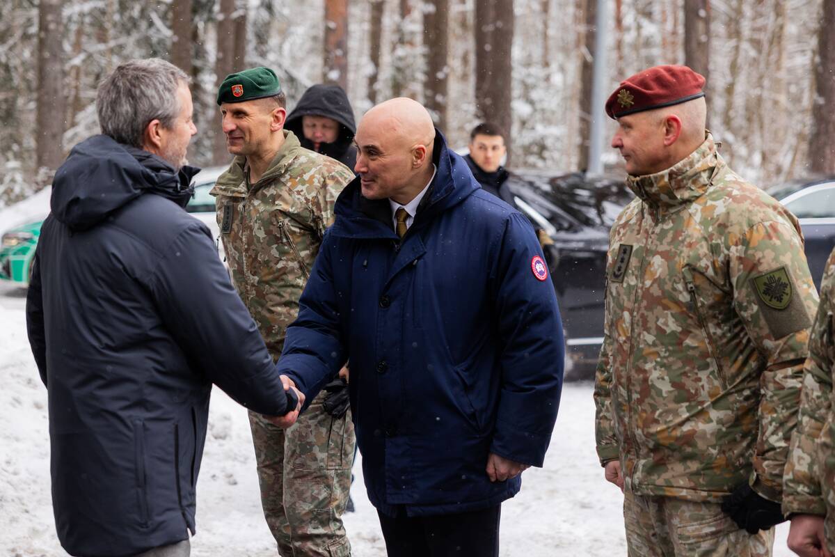 Nausėdų ir Danijos karališkosios poros susitikimas su kariais ir šauliais 