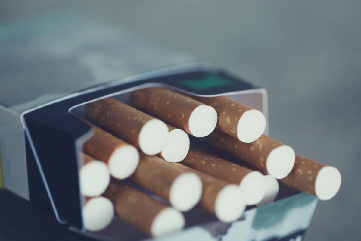 Tauragės rajone sulaikytas vyras: mikroautobusu gabeno 3 tūkst. pakelių kontrabandinių cigarečių