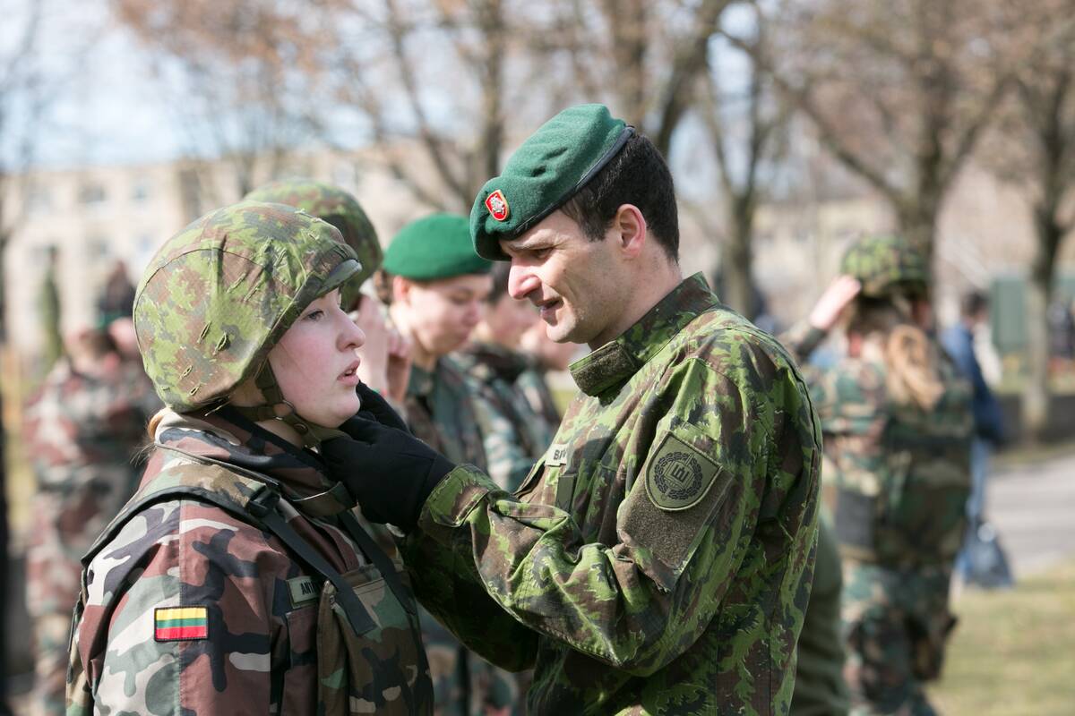 Prabilo apie privalomąją karo tarnybą merginoms