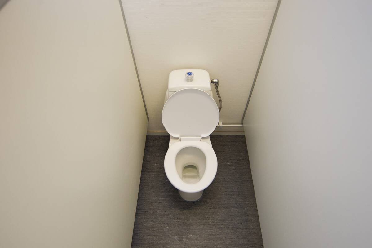 Tarnybos šturmavo vieno Kauno prekybos centro tualetą: negyvėlis prisikėlė iš mirusiųjų