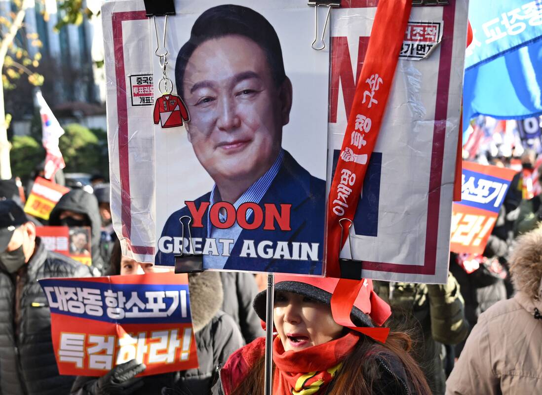 Pietų Korėjos teismas išdavė naują buvusio prezidento Yoon Suk-yeolo arešto orderį