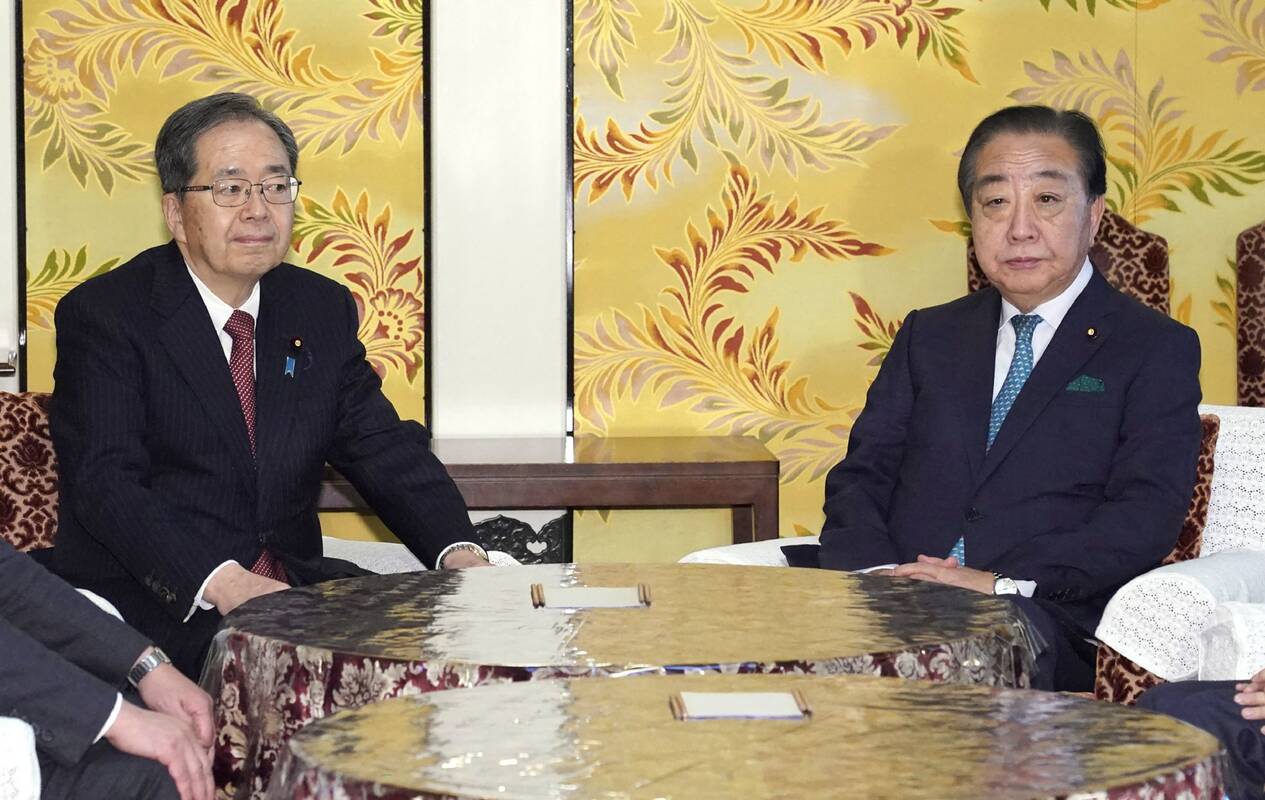 Japonijos opozicija formuoja aljansą siekdama mesti iššūkį premjerei Sanae Takaichi