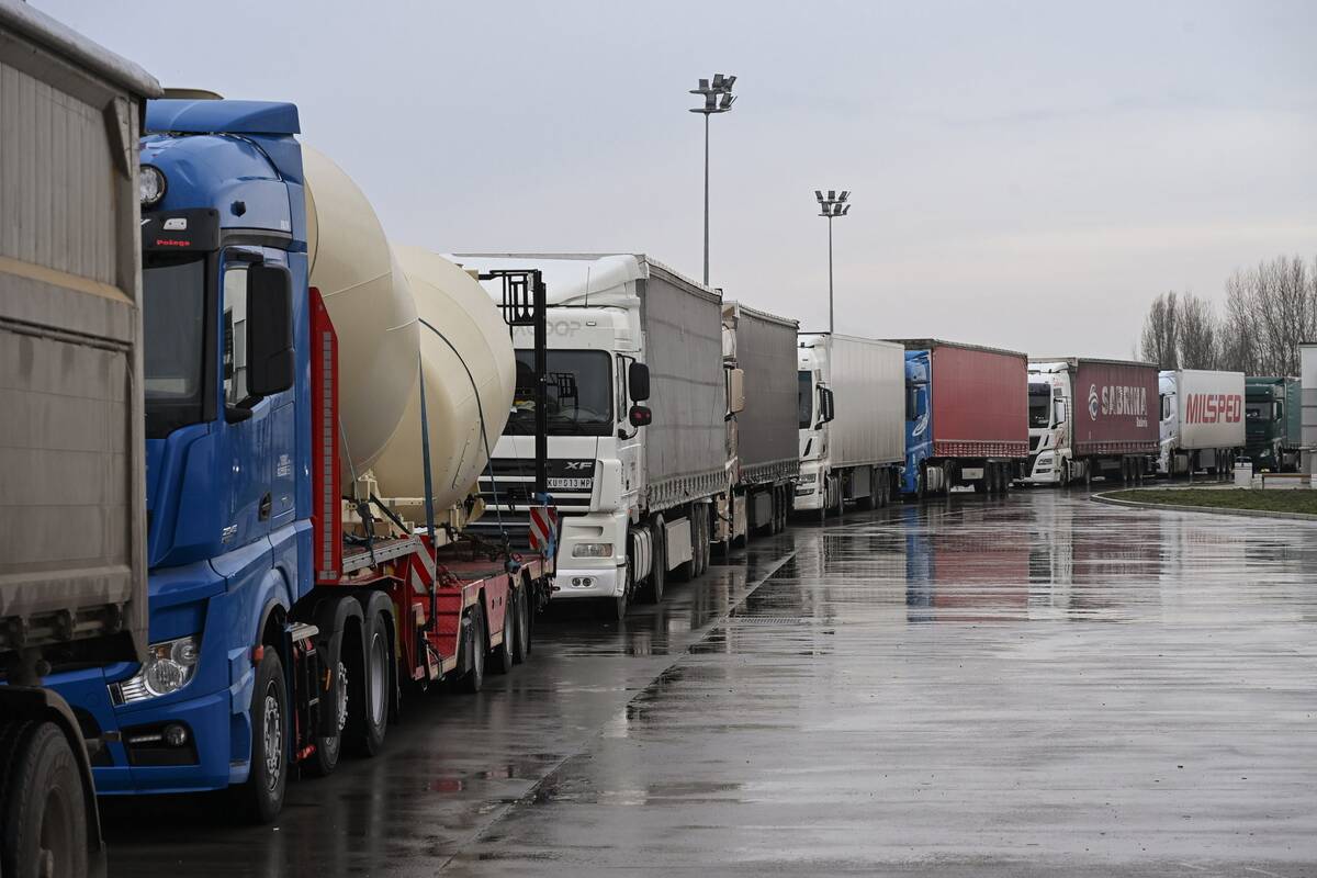 
<span>Balkanų vilkikų vairuotojai tęsia blokadas protestuodami prieš ES taisykles </span>
