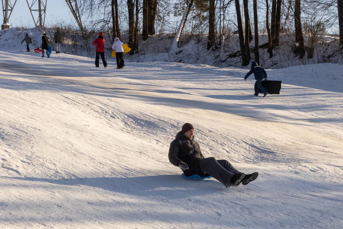 "Išsiilgę žiemos pramogų miestiečiai leidosi į gamtą"
