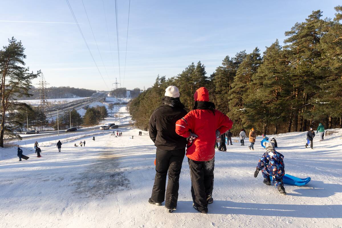 "Išsiilgę žiemos pramogų miestiečiai leidosi į gamtą"