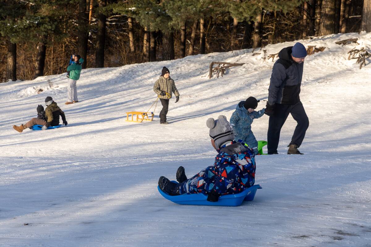"Išsiilgę žiemos pramogų miestiečiai leidosi į gamtą"