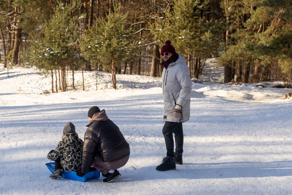 "Išsiilgę žiemos pramogų miestiečiai leidosi į gamtą"
