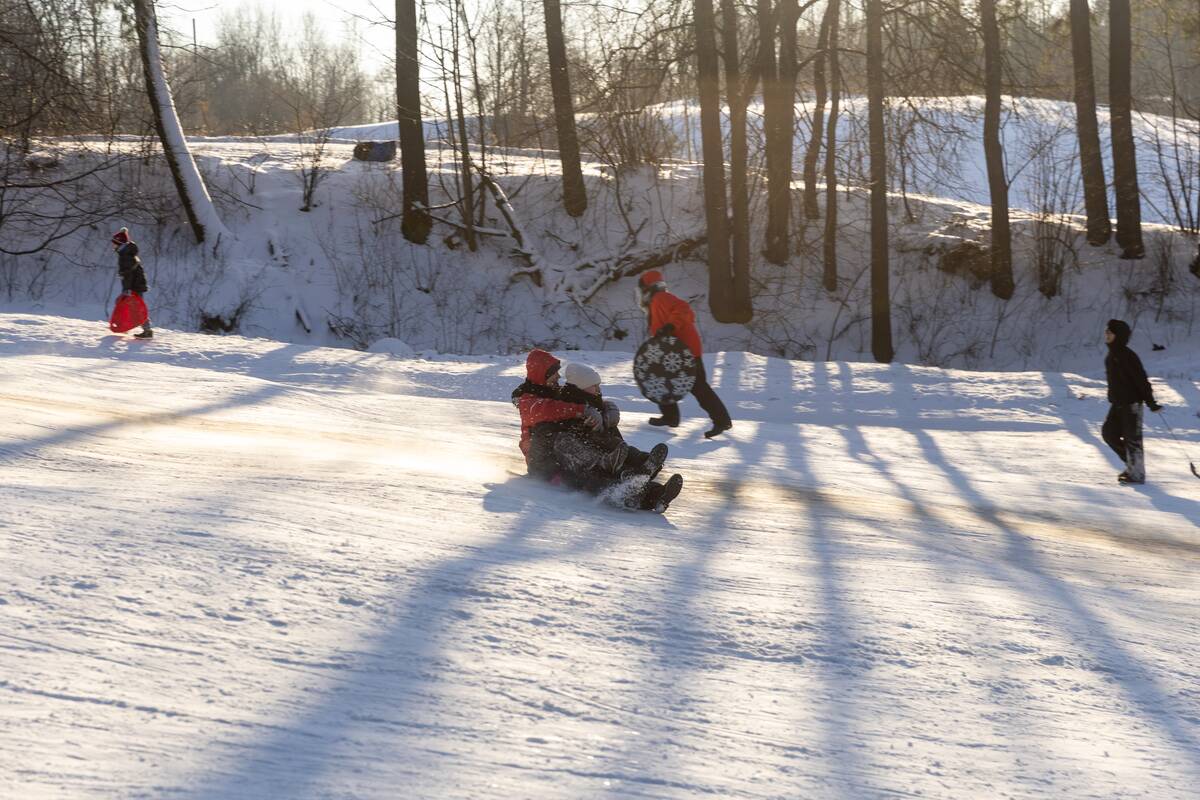 "Išsiilgę žiemos pramogų miestiečiai leidosi į gamtą"