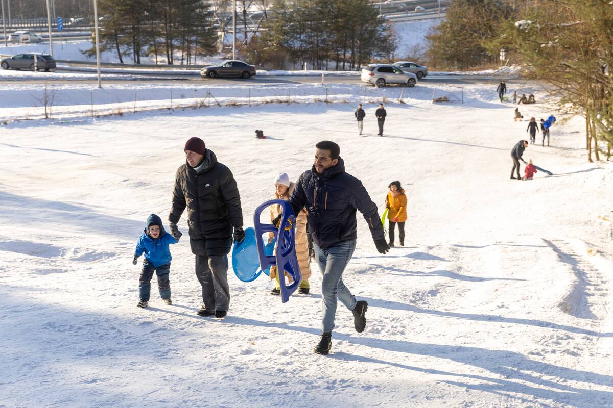 "Išsiilgę žiemos pramogų miestiečiai leidosi į gamtą"