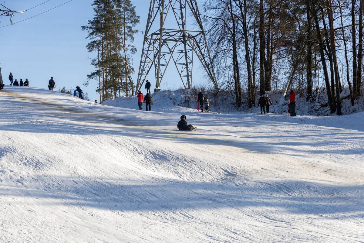 "Išsiilgę žiemos pramogų miestiečiai leidosi į gamtą"