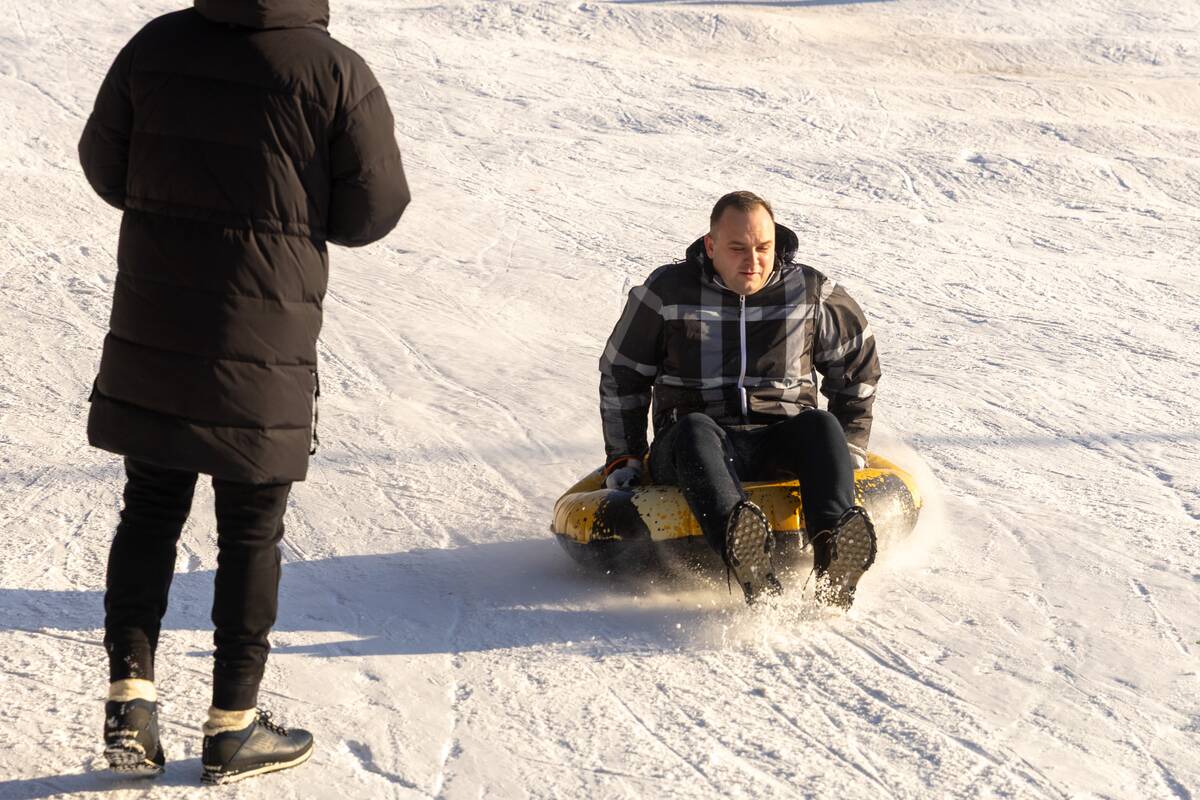 "Išsiilgę žiemos pramogų miestiečiai leidosi į gamtą"
