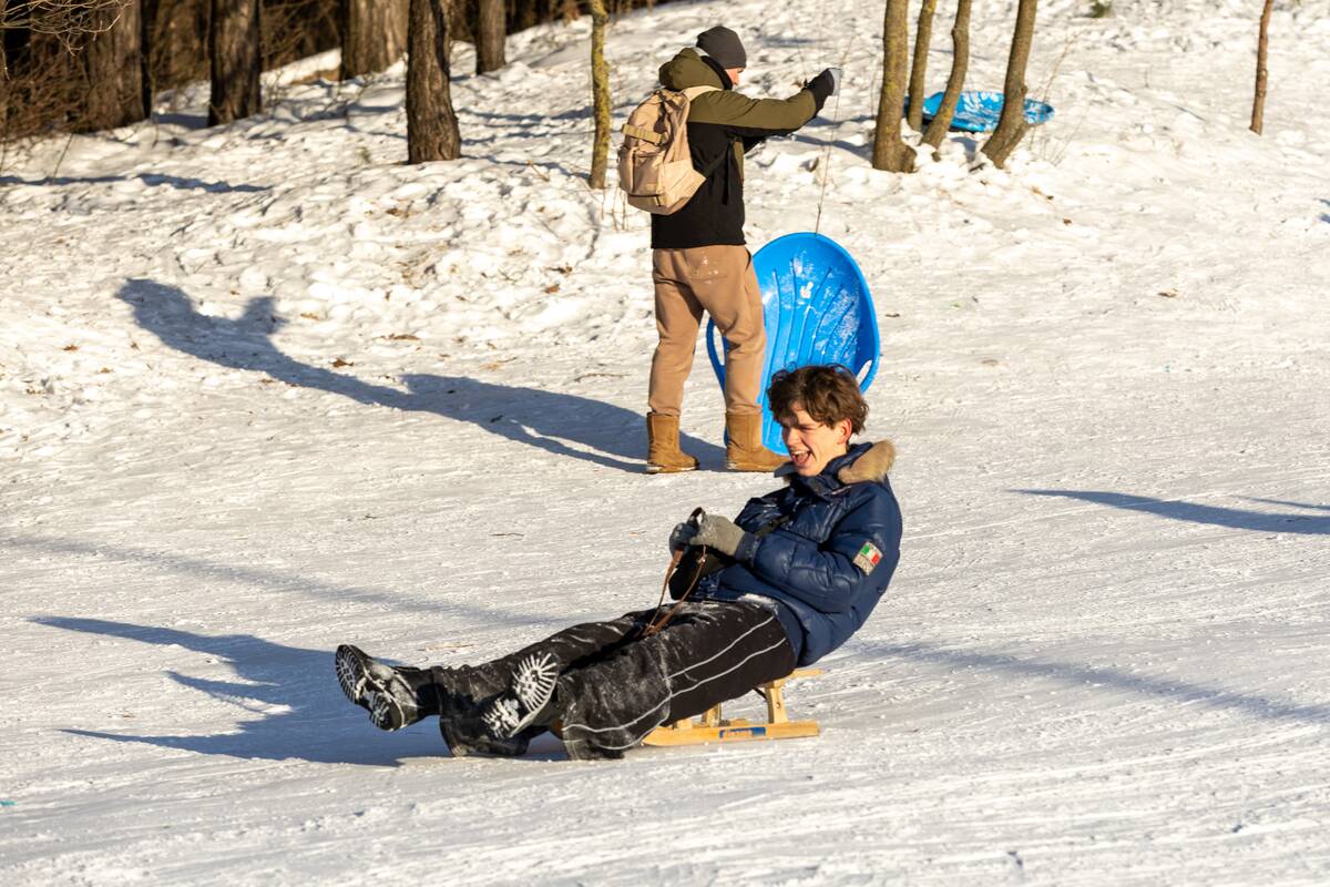 "Išsiilgę žiemos pramogų miestiečiai leidosi į gamtą"