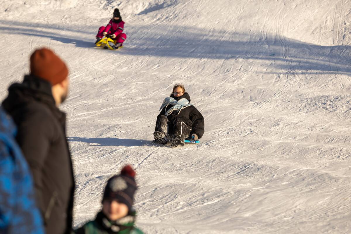 "Išsiilgę žiemos pramogų miestiečiai leidosi į gamtą"