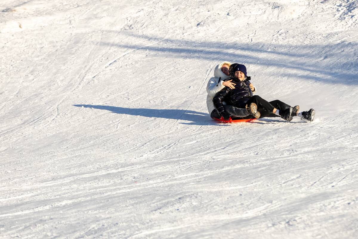 "Išsiilgę žiemos pramogų miestiečiai leidosi į gamtą"
