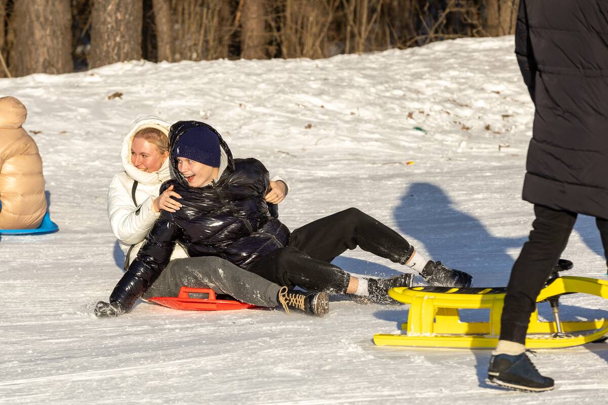 "Išsiilgę žiemos pramogų miestiečiai leidosi į gamtą"