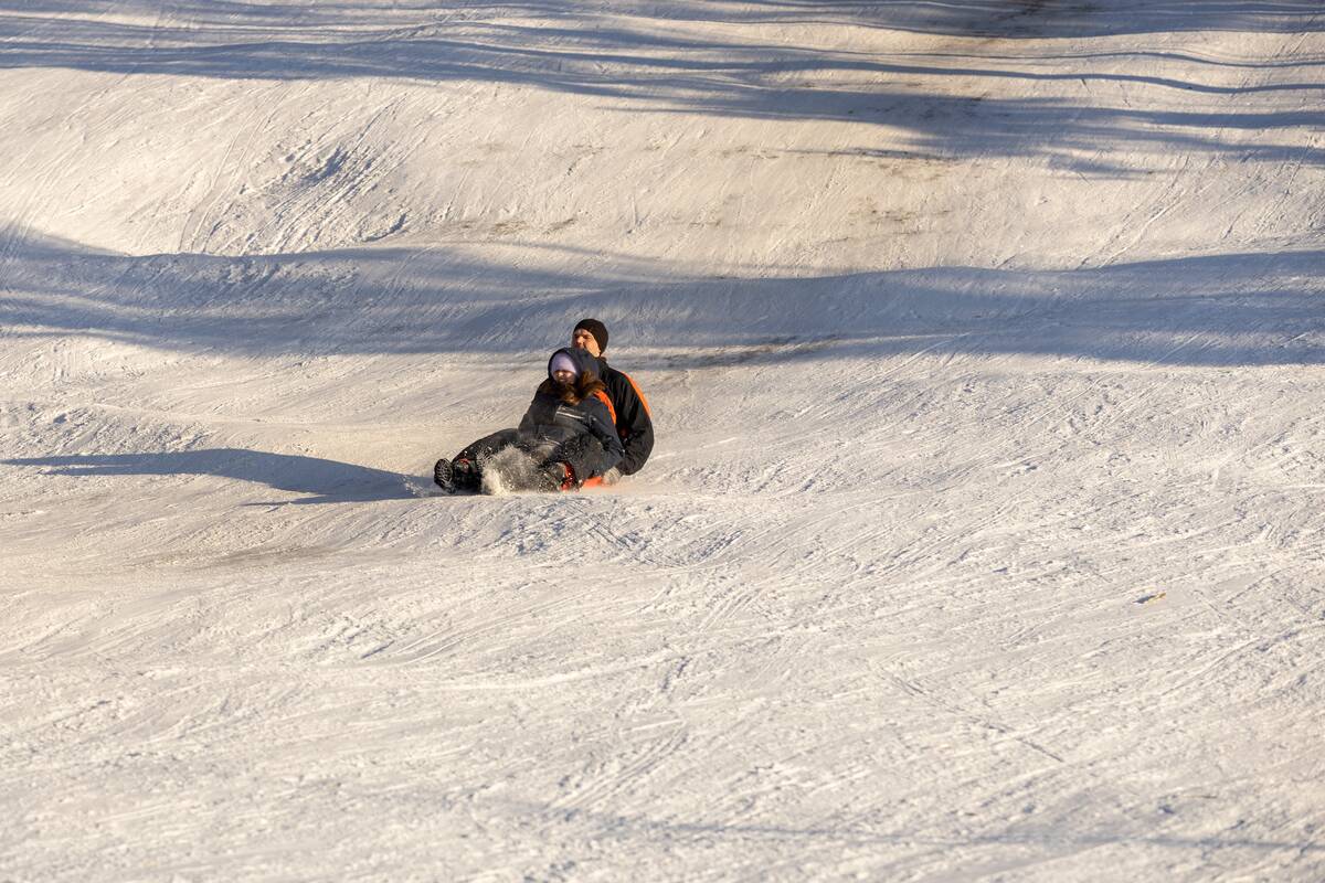 "Išsiilgę žiemos pramogų miestiečiai leidosi į gamtą"