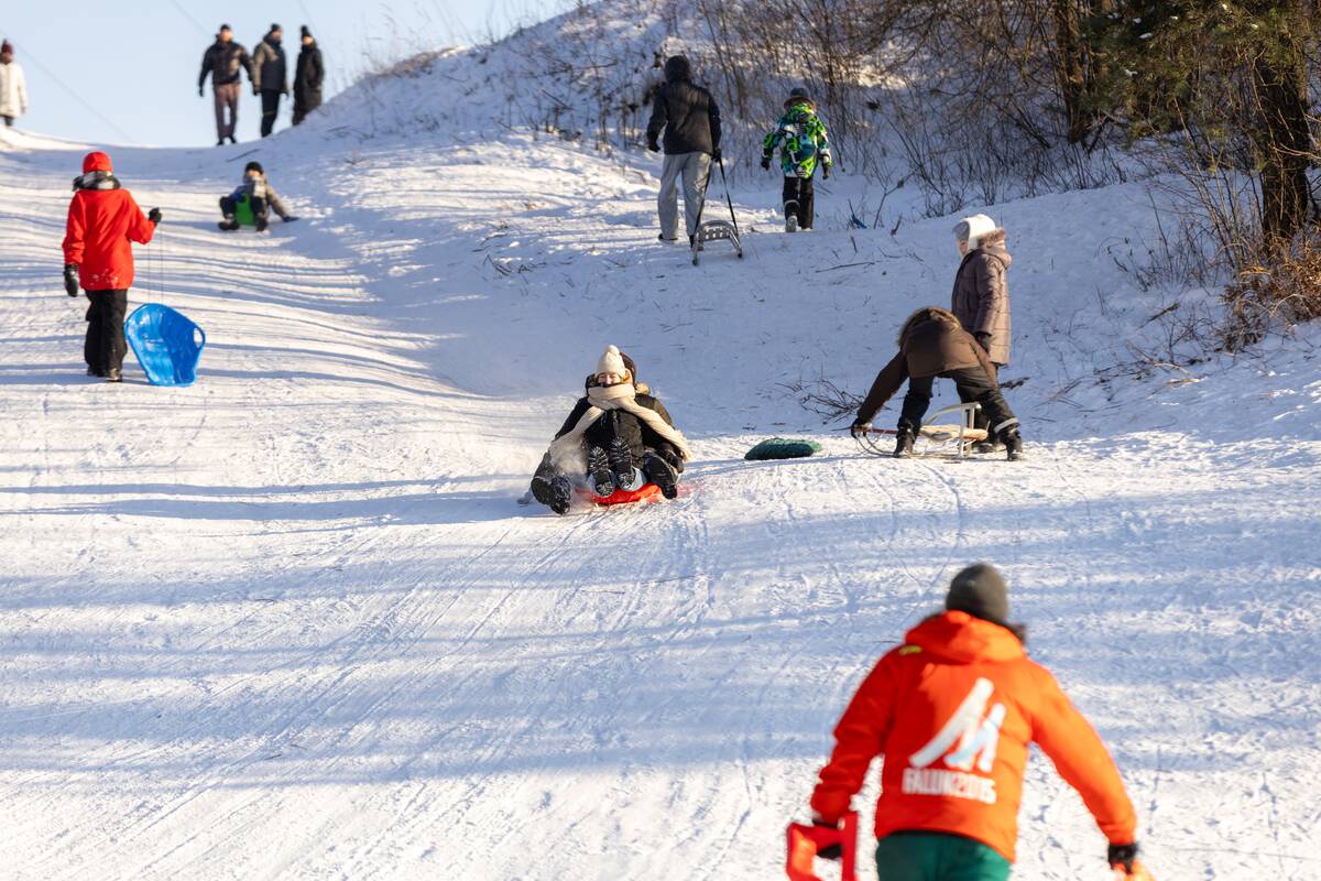 "Išsiilgę žiemos pramogų miestiečiai leidosi į gamtą"