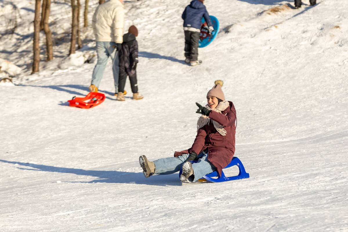 "Išsiilgę žiemos pramogų miestiečiai leidosi į gamtą"