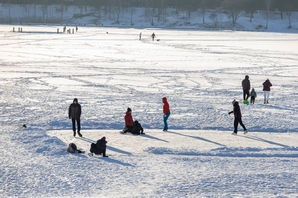 "Išsiilgę žiemos pramogų miestiečiai leidosi į gamtą"