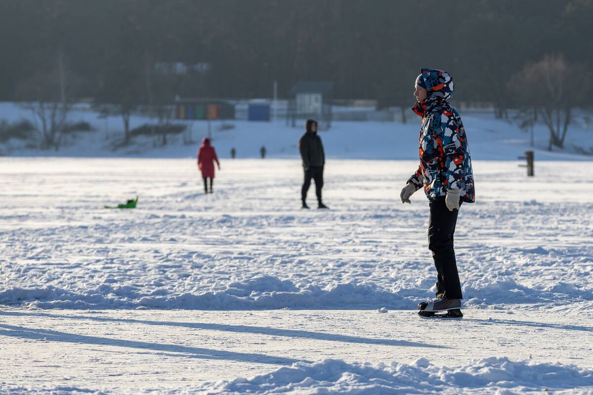 "Išsiilgę žiemos pramogų miestiečiai leidosi į gamtą"