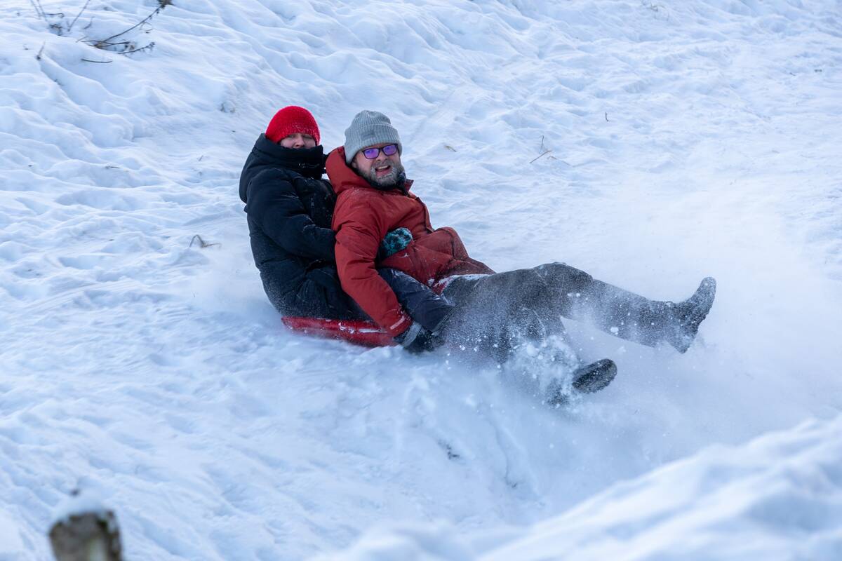"Išsiilgę žiemos pramogų miestiečiai leidosi į gamtą"